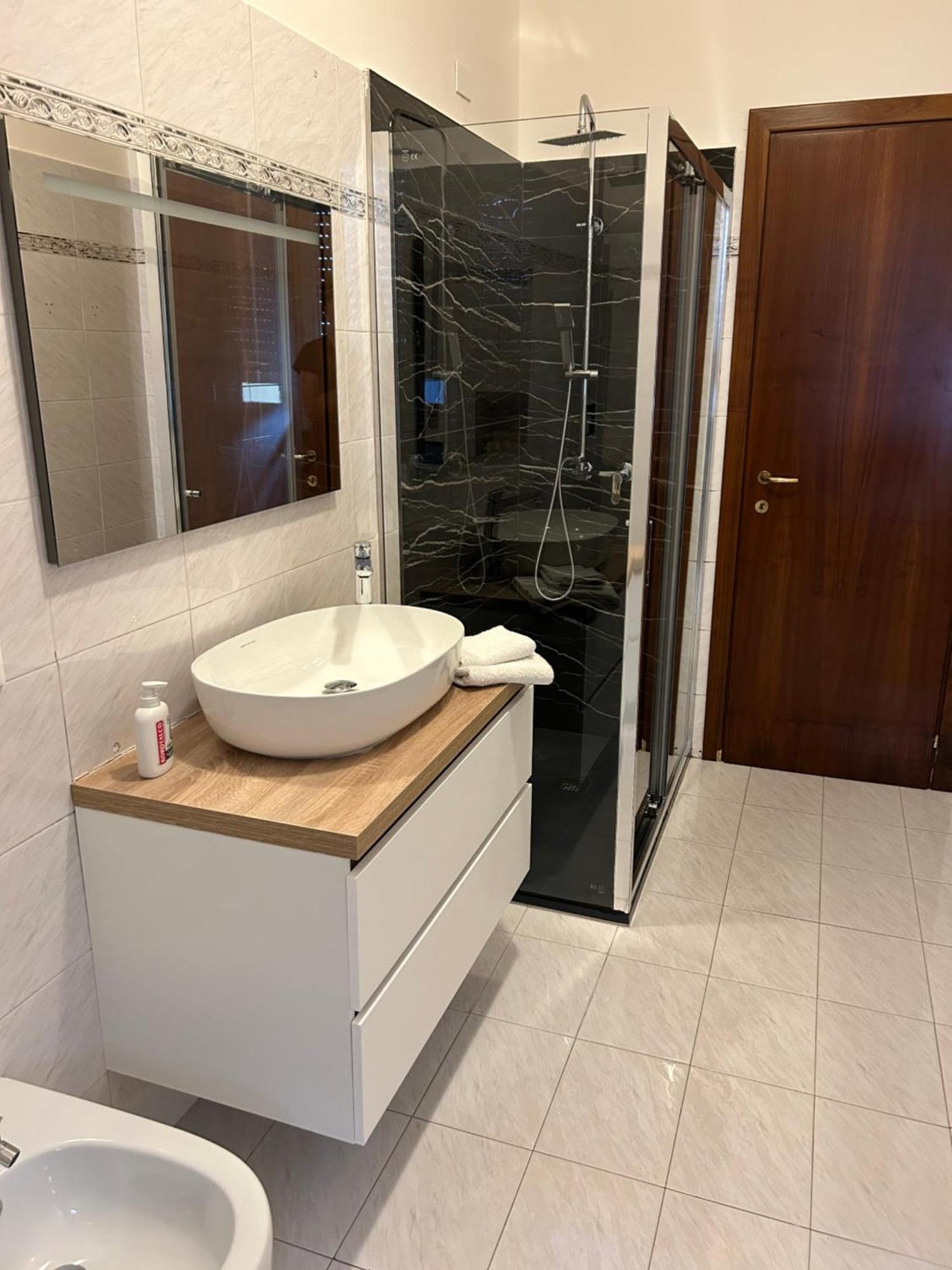 Bed Station -Self Check In- Bed & Breakfast Bergamo Eksteriør bilde